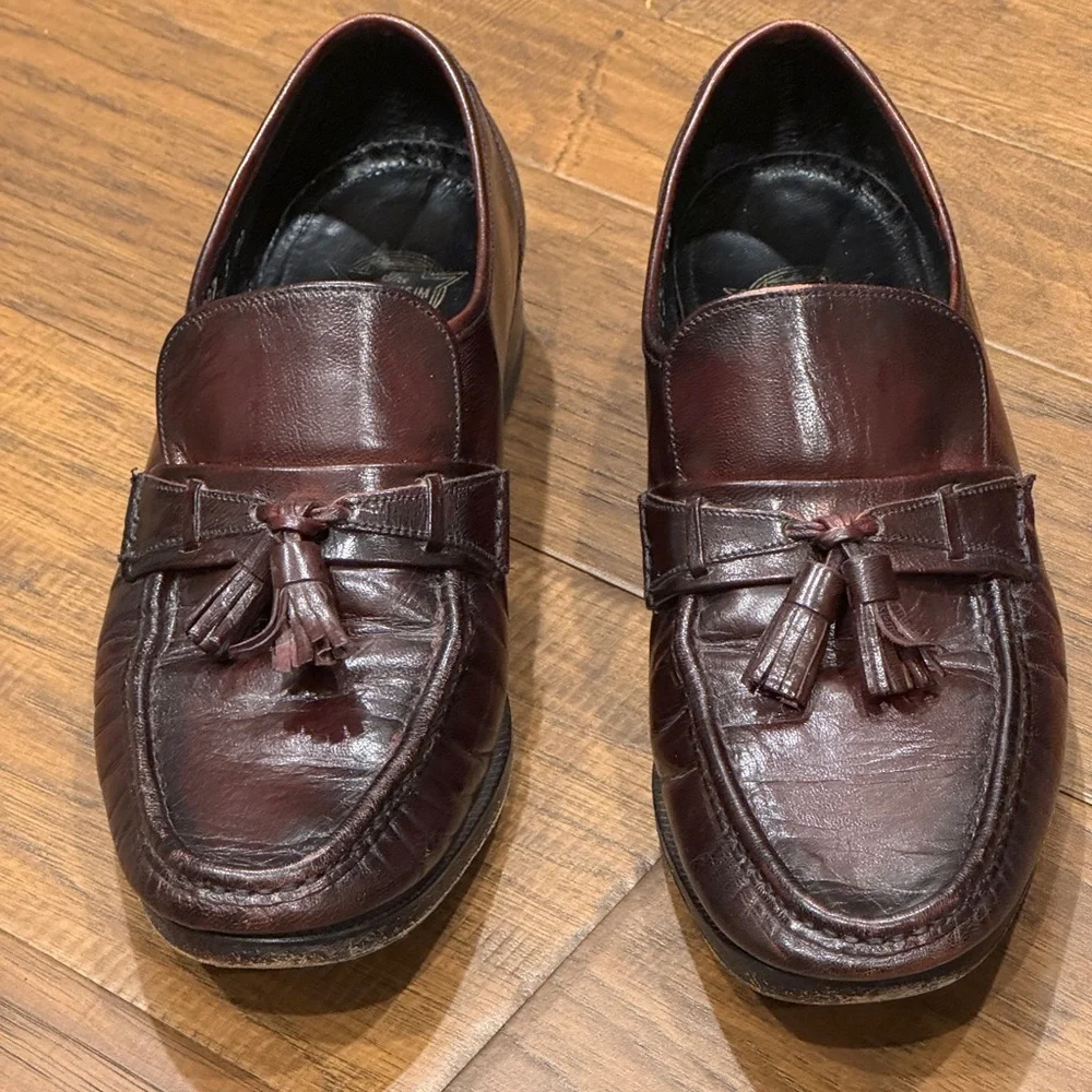 Florsheim~Tasseled Loafers~Size 8 1/2 D~Mens Black Cherry~Leather~Pre-Owned~ERC